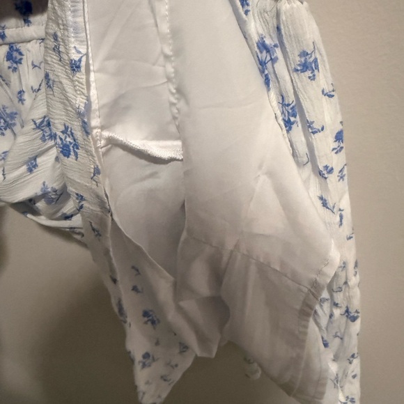 Hollister Floral Babydoll Skort Dress Size Small White Blue Smocked Romper Mini - Picture 9 of 11